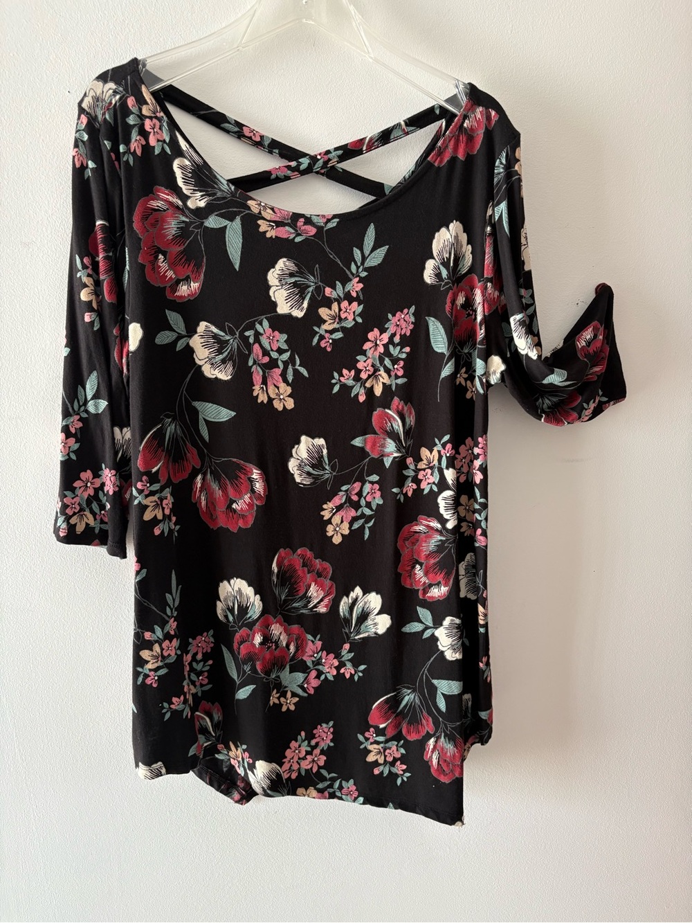 Terra & Sky Black Floral Crisscross Back Long Sleeve Top Plus Size 1X